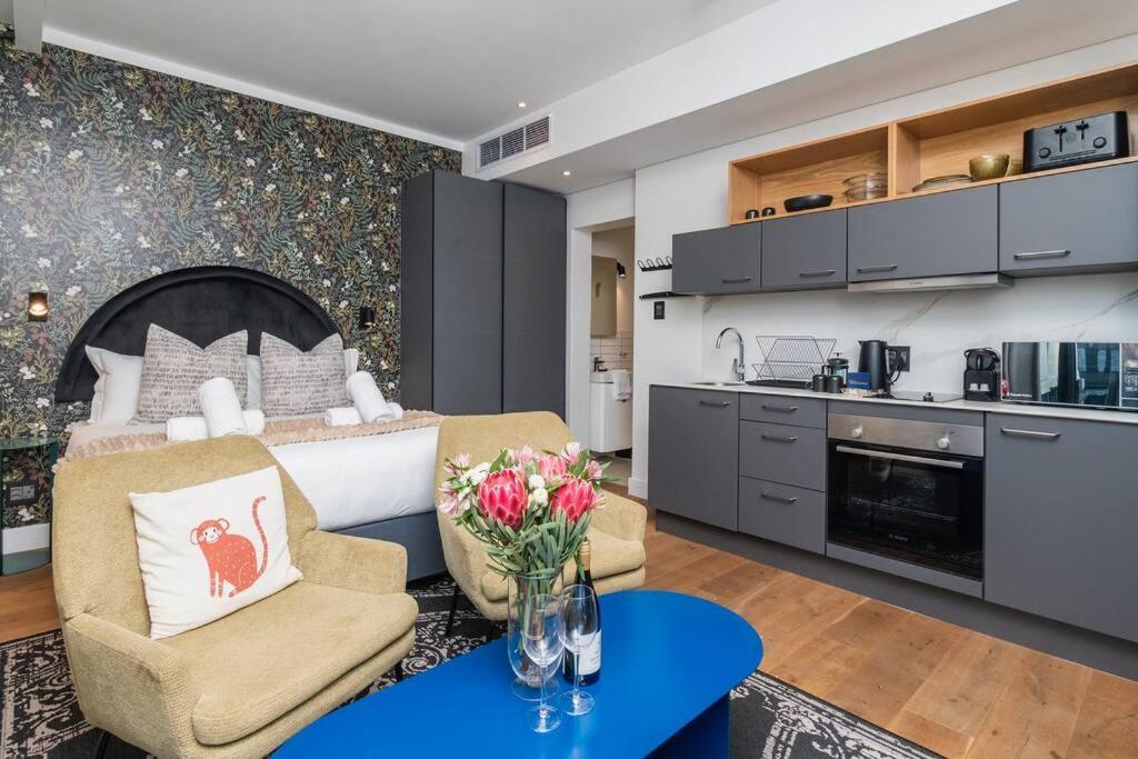 Apartment Chic Retreat At The Barracks On Bree Street Cape Town