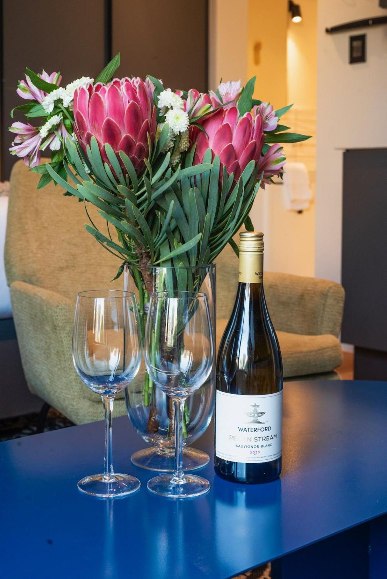 Apartment Chic Retreat At The Barracks On Bree Street Cape Town